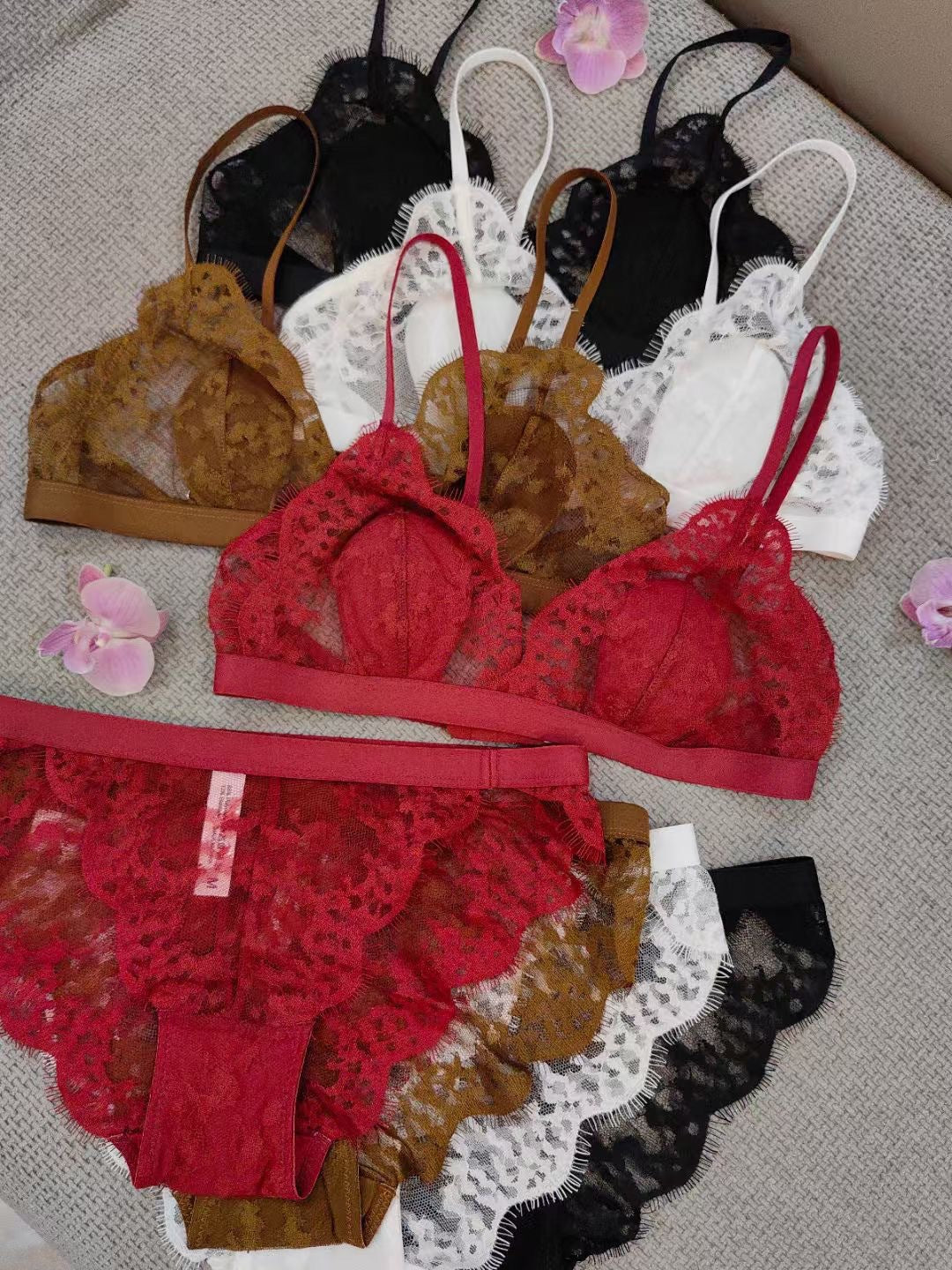 European and American Style French Lingerie for Women, Thin Cotton Eyelash Lace Triangle Cup Wireless Large Bust Minimizer Bra Set