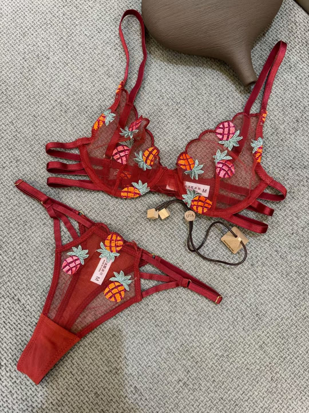 European and American Cross-Border Hot-Selling Sexy Lingerie See-Through Deep V Pineapple Embroidered Lace Big Chest Makes You Look Smaller Sexy Lingerie Set
