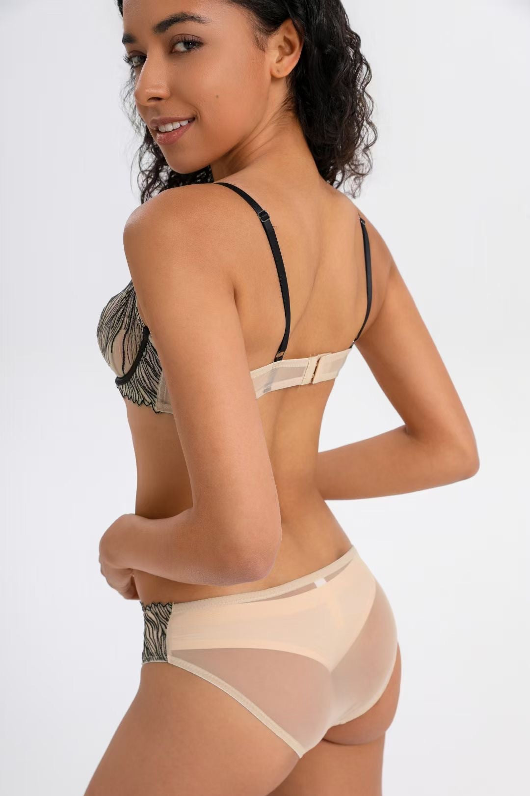 European and American Cross-Border Sexy Lingerie French Style Large Bust Minimizing Anti-Sagging Thin Embroidered Lace Plus Size Bra