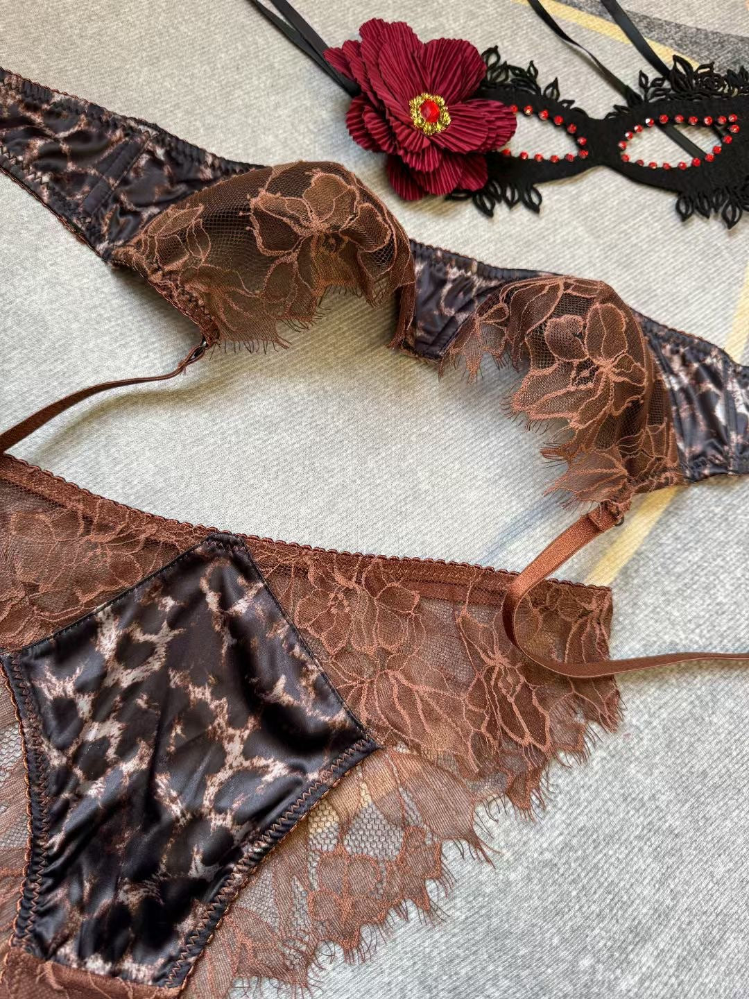 European and American Sexy Lace Lingerie Thin Leopard Print Satin Patchwork French Lingerie Large Bust Minimizer Plus Size Bra Set