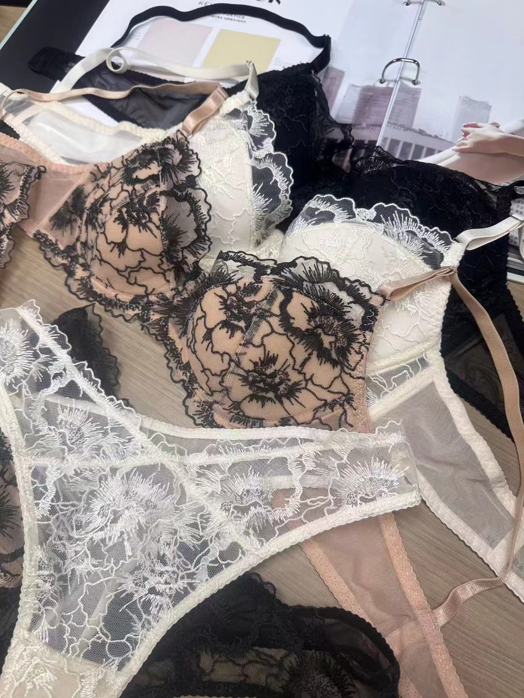 European and American Cross-Border New Sexy Lingerie Thin Jacquard Embroidery Lace Bra Large Bust Minimizer Plus Size French Lingerie