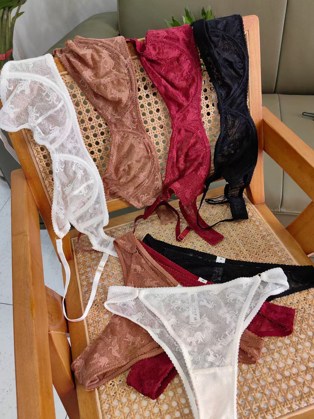 European and American Cross-Border New Sexy Lingerie Large Bust Minimizer Plus Size Bra Ultra-Thin See-Through Jacquard Lace Erotic Lingerie