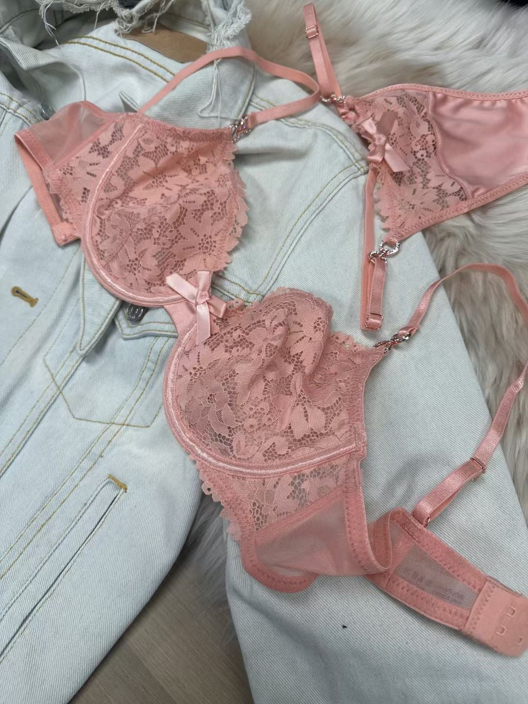 European and American Cross-Border Hot-Selling Sexy Lingerie French Ultra-Thin Large Bust Minimizing Anti-Sagging Lace Bra Set