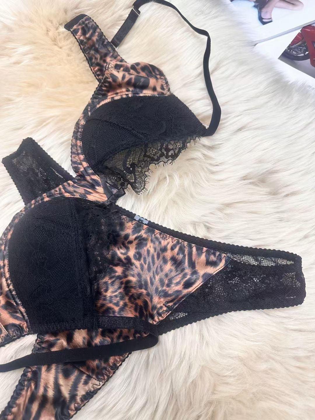 European and American Foreign Trade French Style Lingerie Women Sexy Thin Cotton Leopard Lace Lingerie Big Chest Minimizer Anti-Sagging Bra Set