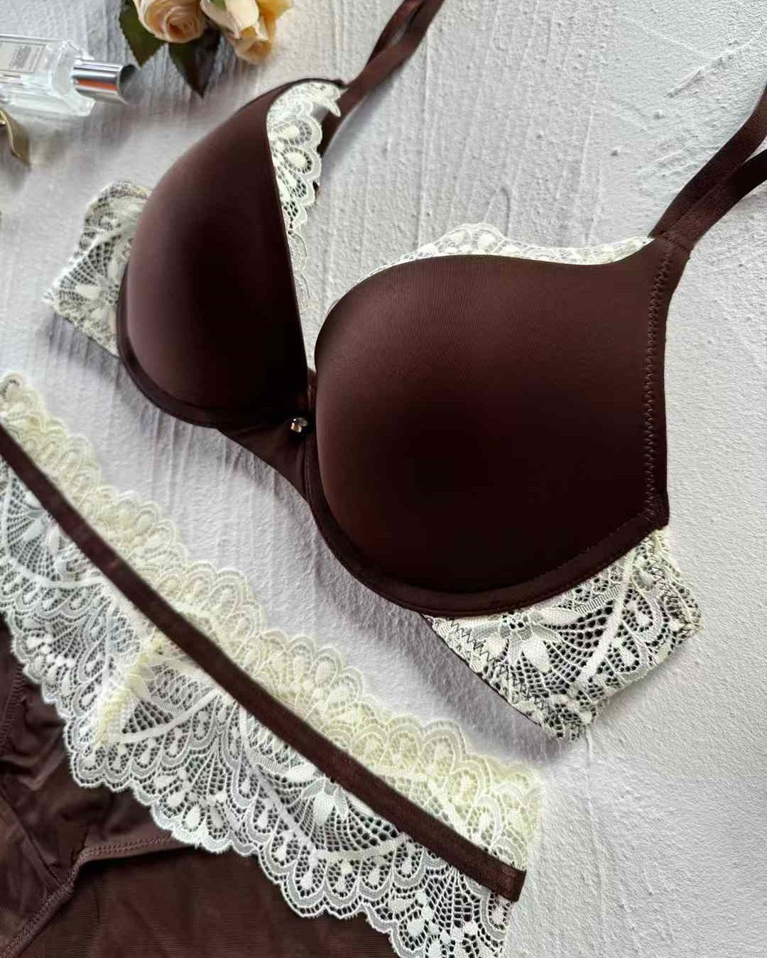 New Cross-Border European and American Style Sexy Push-Up Lace Edge Bra Smooth Surface Bra Top Thin Bottom Thick Bra Set