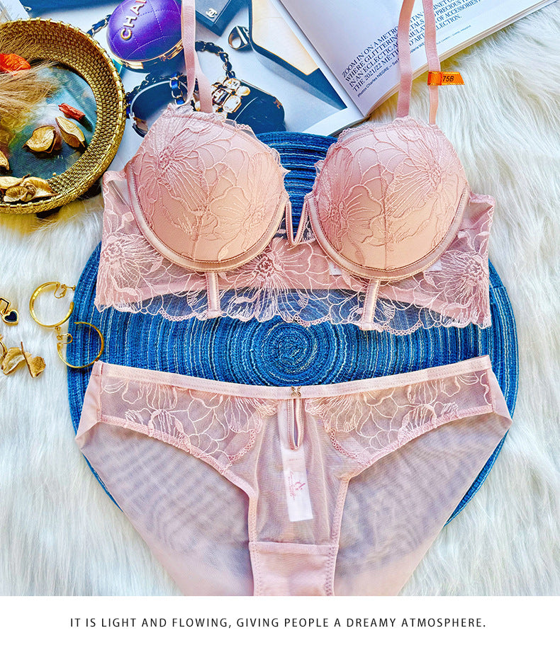 Cross-border French-style Sexy Lingerie Deep V Vintage Mesh Embroidered Lace Bra Small Chest Push-Up Lingerie Set