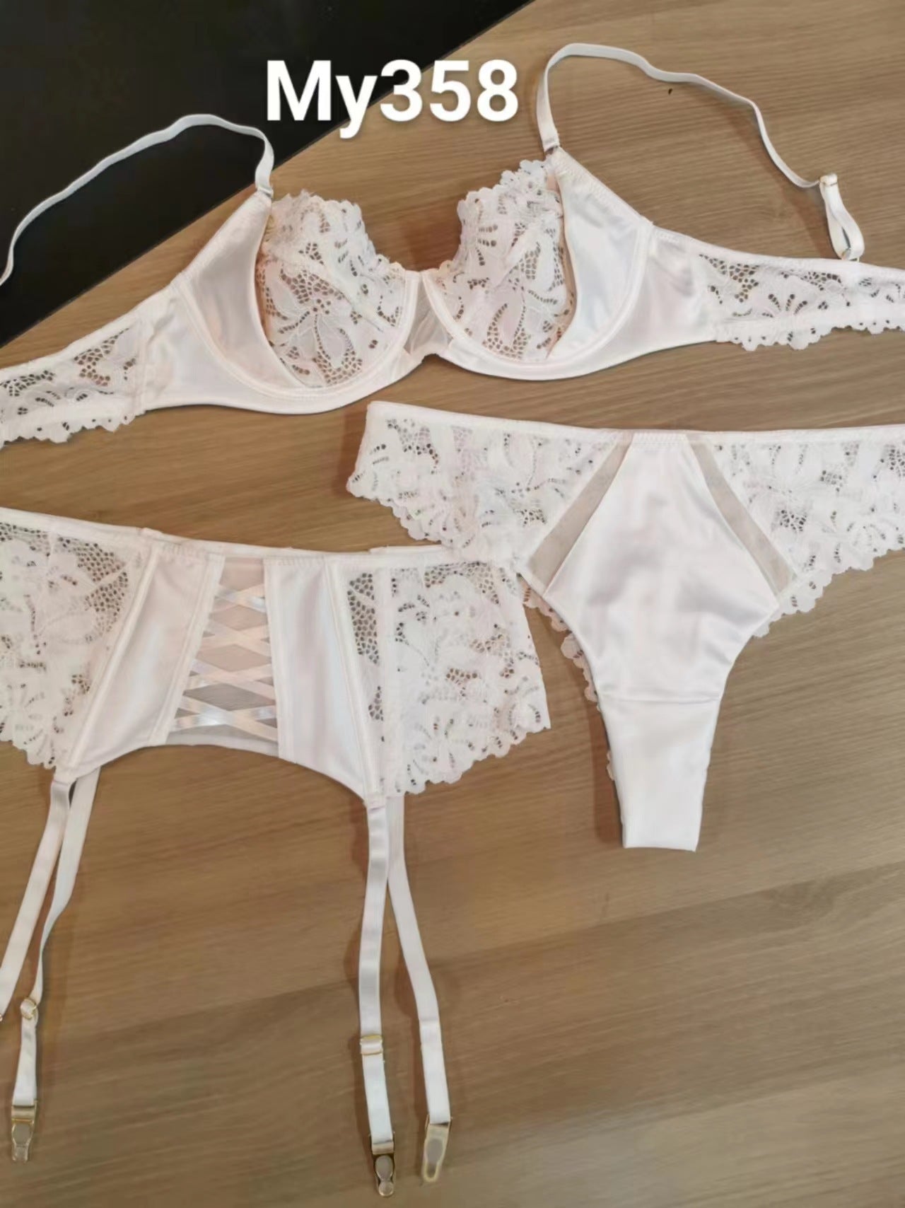 Cross-Border French Style Lingerie Sexy Lace Big Chest Minimizer Side Breast Collection Anti-Sagging Temptation Garter Stockings Bra Three-Piece Set