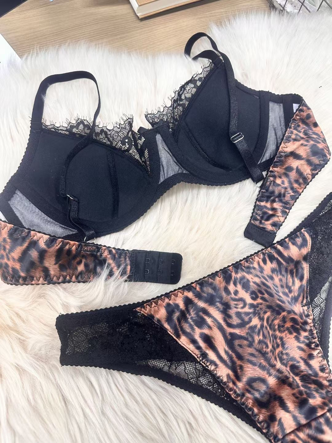 European and American Foreign Trade French Style Lingerie Women Sexy Thin Cotton Leopard Lace Lingerie Big Chest Minimizer Anti-Sagging Bra Set