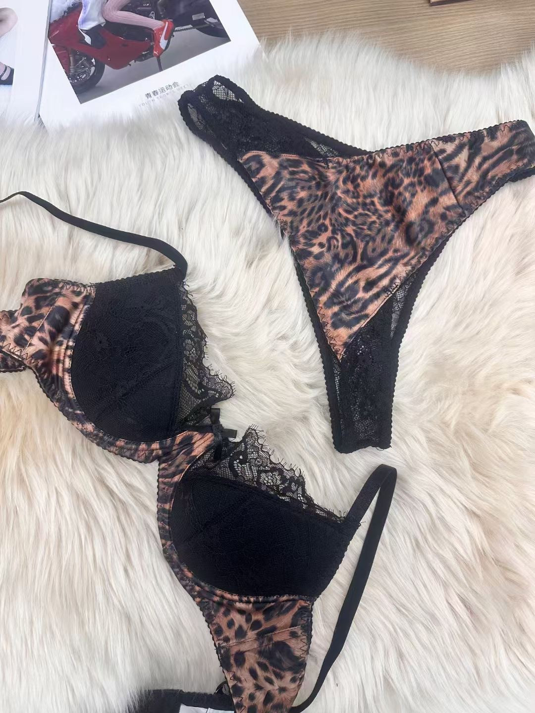 European and American Foreign Trade French Style Lingerie Women Sexy Thin Cotton Leopard Lace Lingerie Big Chest Minimizer Anti-Sagging Bra Set