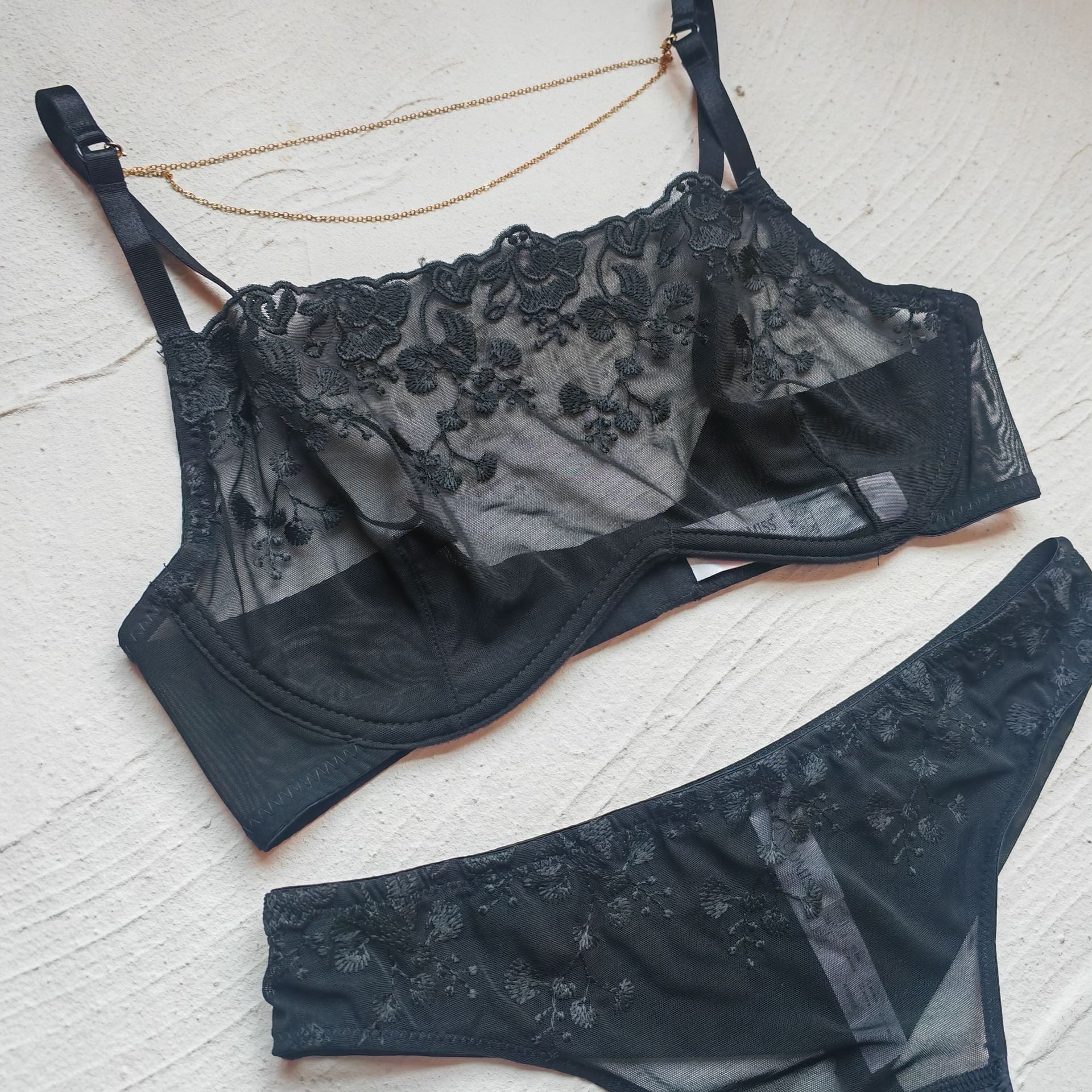 European and American Lace Thin Strapless Chain Detachable Sexy Lingerie Set for Large Busts, Minimizing and Push-Up