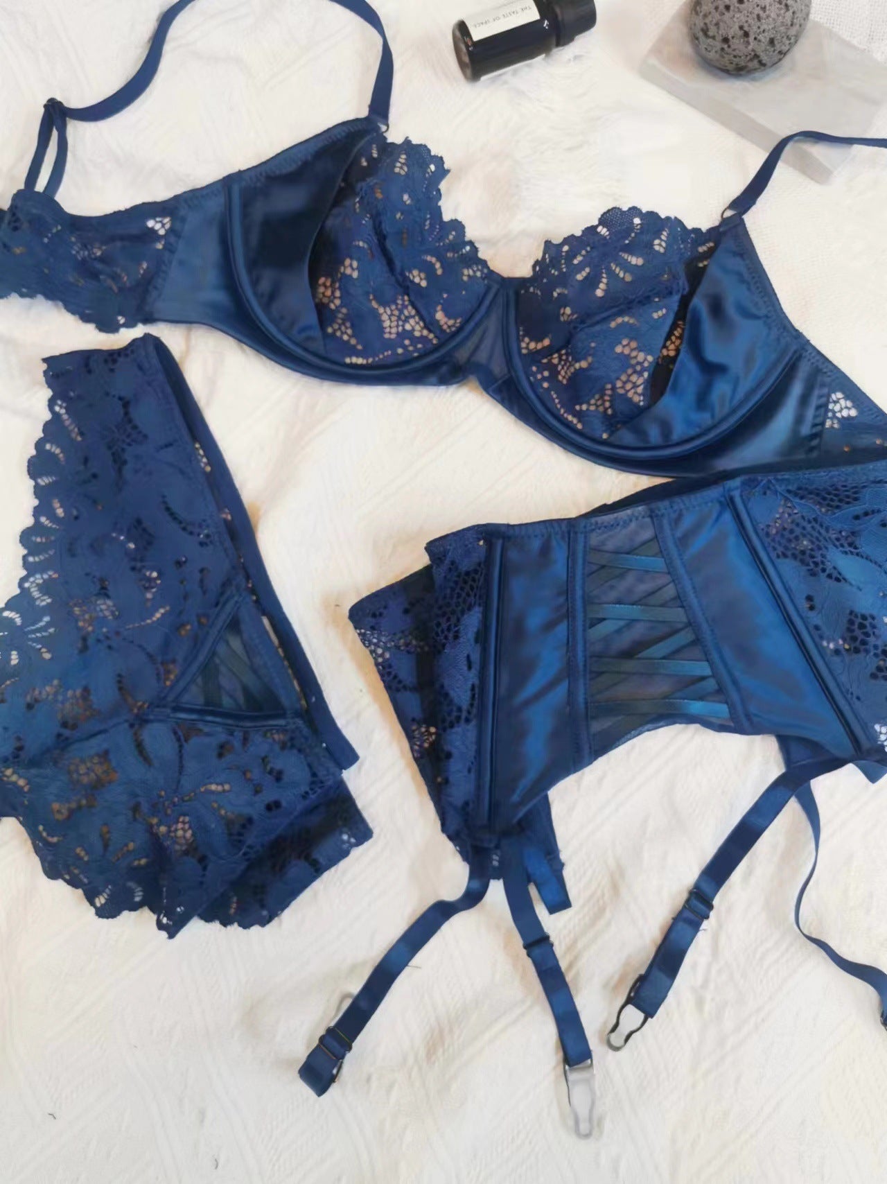 Cross-Border French Style Lingerie Sexy Lace Big Chest Minimizer Side Breast Collection Anti-Sagging Temptation Garter Stockings Bra Three-Piece Set