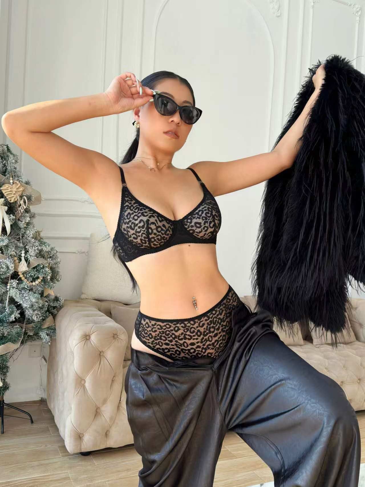 European and American Sexy Lingerie French Ultra-thin See-through Jacquard Lace Erotic Lingerie Big Chest Minimizer Plus Size Bra Set