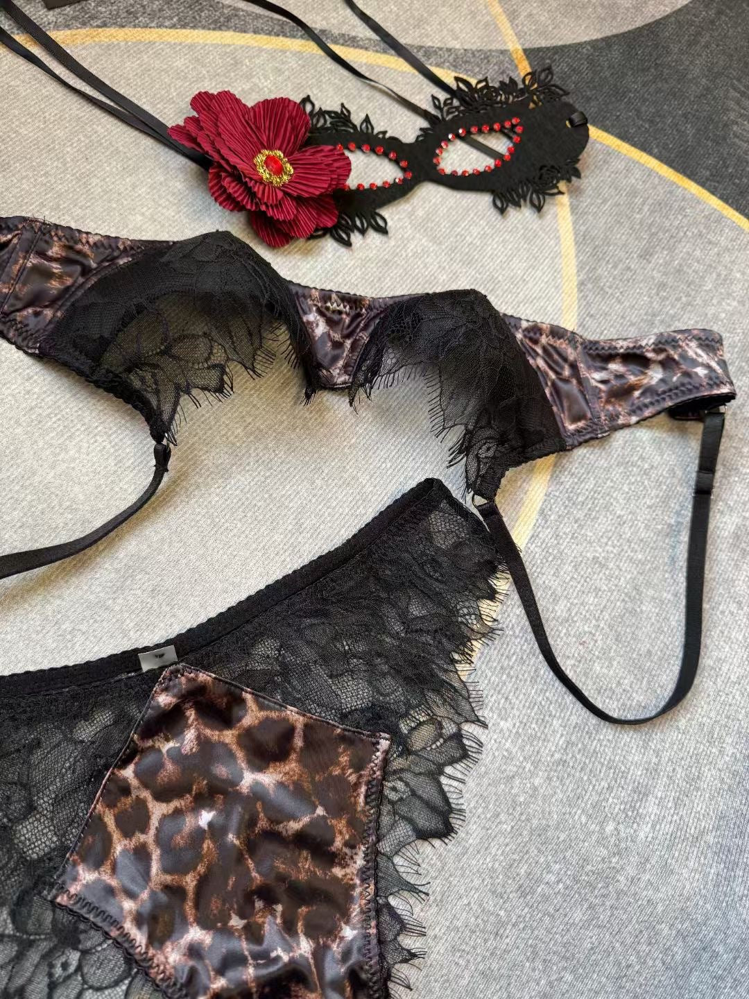 European and American Sexy Lace Lingerie Thin Leopard Print Satin Patchwork French Lingerie Large Bust Minimizer Plus Size Bra Set