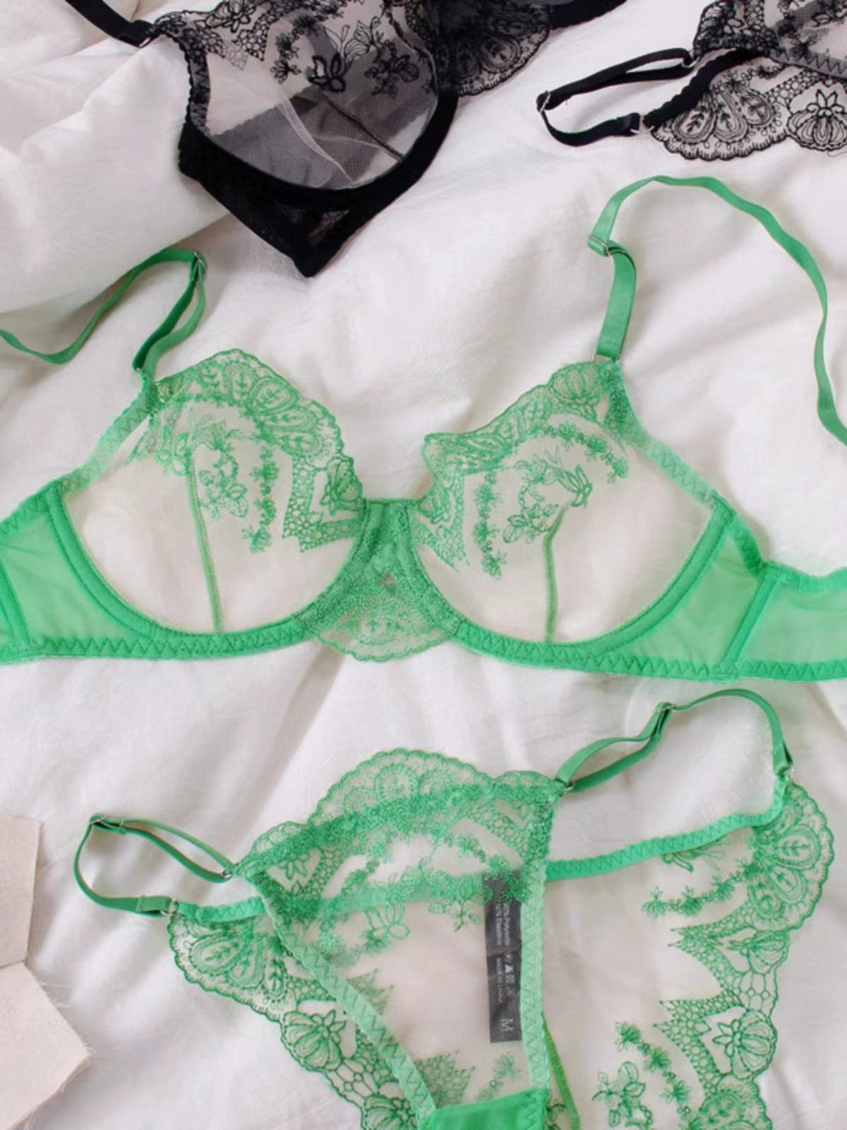 Cross-Border Hot-Selling Sexy French Lingerie Ultra-Thin See-Through Embroidered Lace Temptation Big Chest Minimizer Sexy Lingerie Set