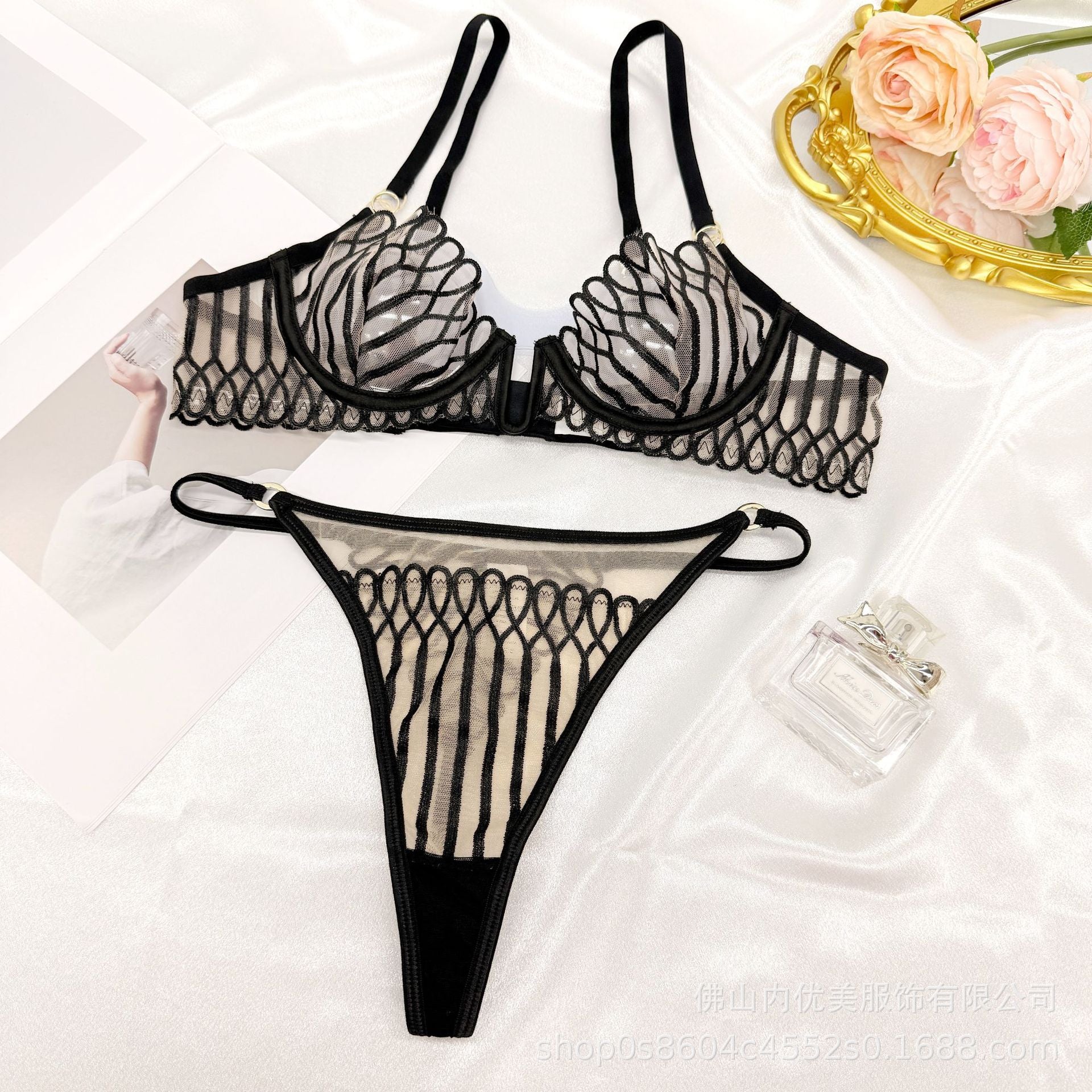 European and American French Style Lingerie for Women, Ultra-Thin and Deep U Shell-Shaped Embroidery Large Bust Minimizing Anti-Sagging Sexy Set Bra