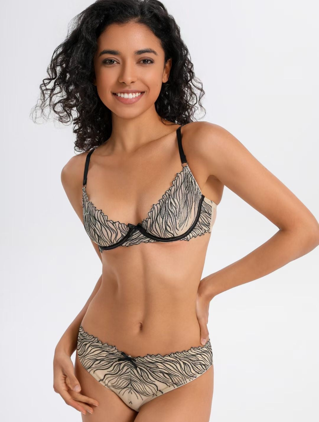 European and American Cross-Border Sexy Lingerie French Style Large Bust Minimizing Anti-Sagging Thin Embroidered Lace Plus Size Bra