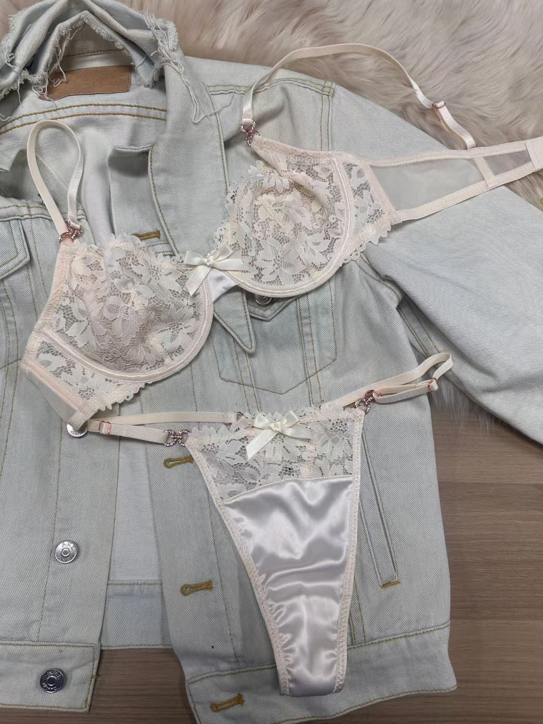 European and American Cross-Border Hot-Selling Sexy Lingerie French Ultra-Thin Large Bust Minimizing Anti-Sagging Lace Bra Set