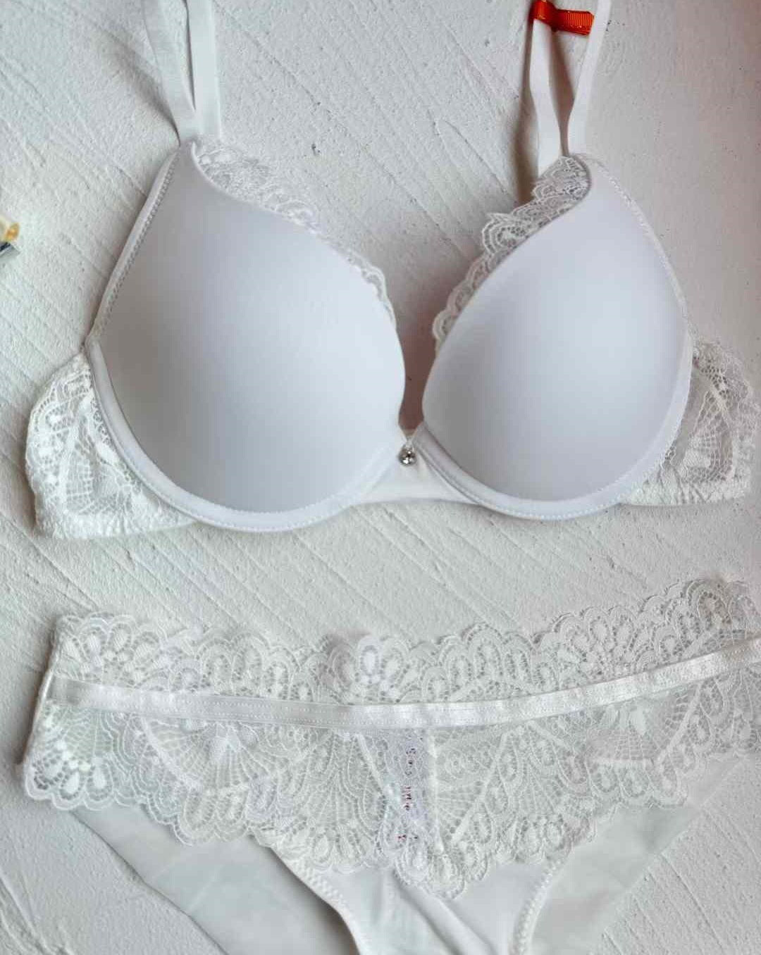 New Cross-Border European and American Style Sexy Push-Up Lace Edge Bra Smooth Surface Bra Top Thin Bottom Thick Bra Set