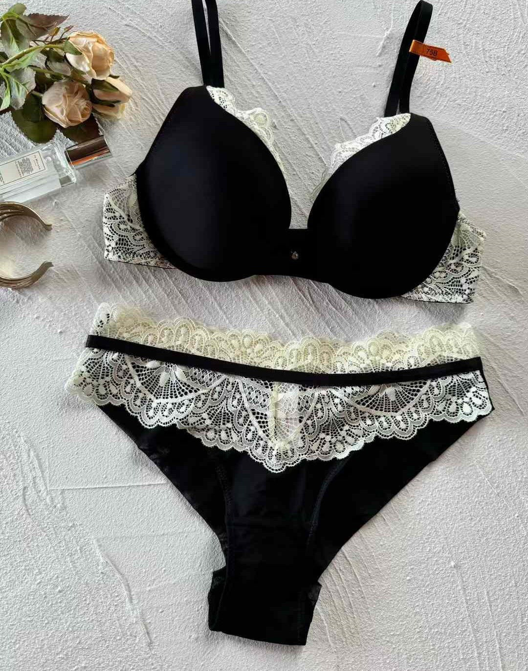 New Cross-Border European and American Style Sexy Push-Up Lace Edge Bra Smooth Surface Bra Top Thin Bottom Thick Bra Set