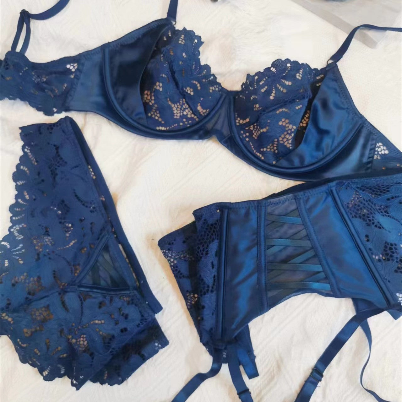 Cross-Border French Style Lingerie Sexy Lace Big Chest Minimizer Side Breast Collection Anti-Sagging Temptation Garter Stockings Bra Three-Piece Set