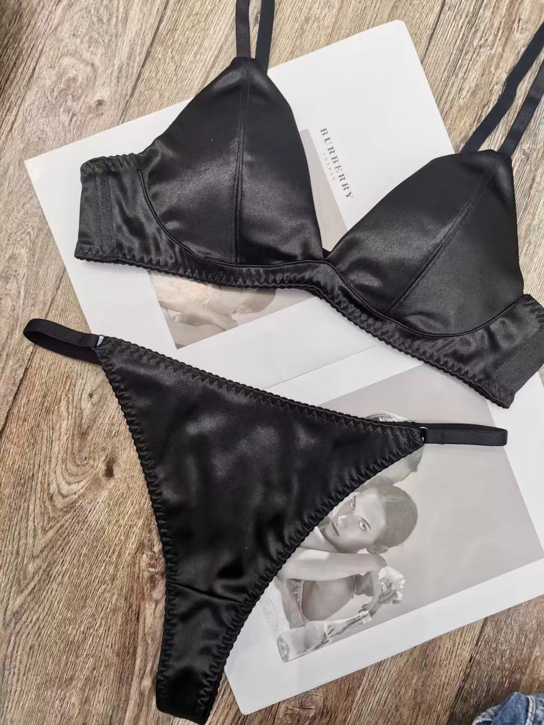 Cross-Border Hot-Selling Sexy Wireless Bra Thin Seamless Leopard Print Satin Large Bust Minimizing French Style Bra Two-Piece Set