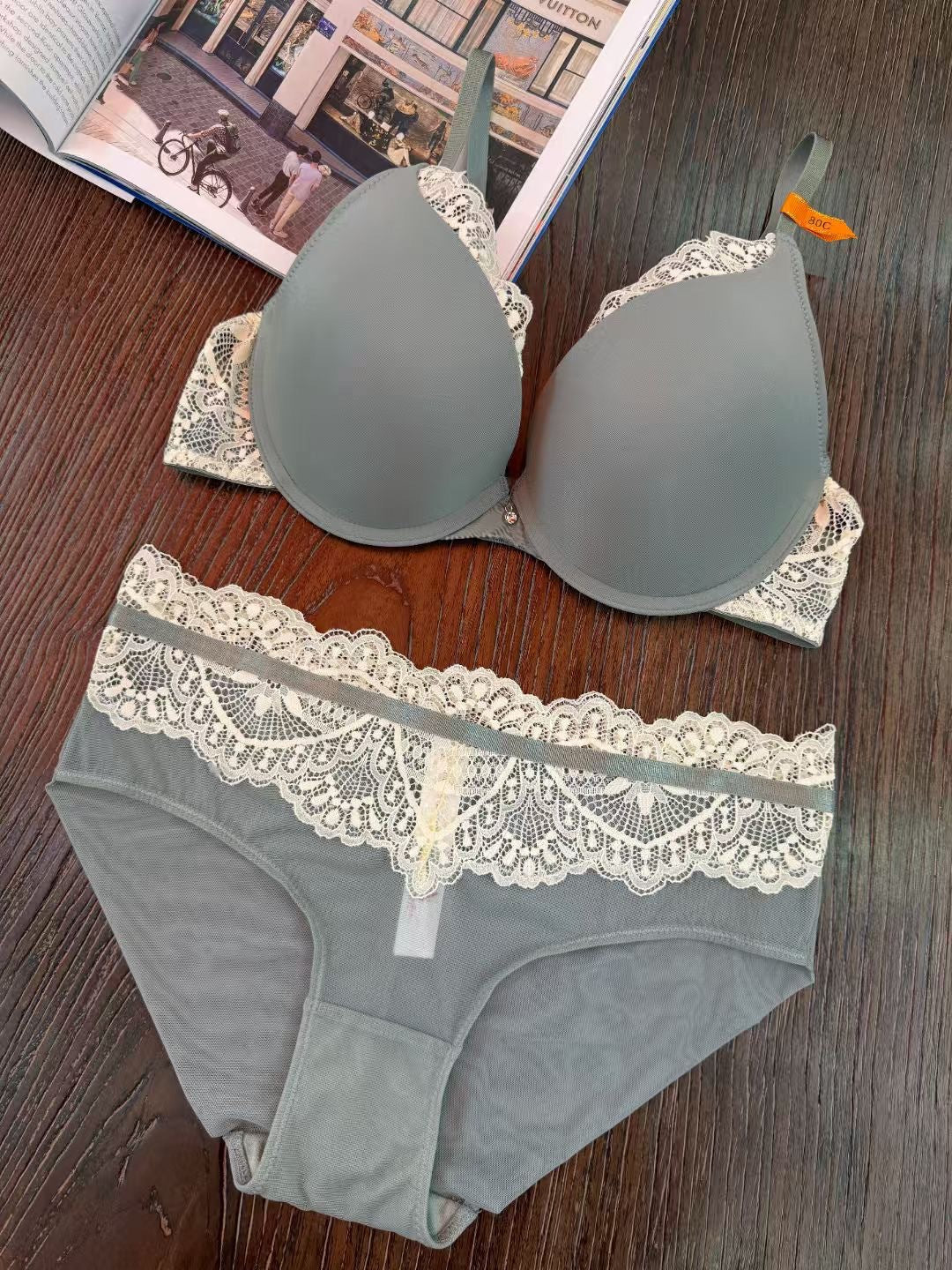 Amazon European and American French Style Sexy Lingerie Set Lace Satin Small Chest Push-Up Big Chest Minimizer Lift Bra