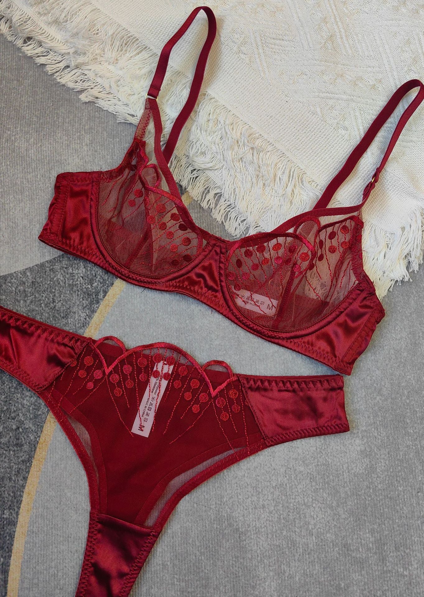 Cross-Border French Style Lingerie for Women, Ultra-Thin Jacquard Lace Sexy Lingerie, Large Bust Minimizer, Anti-Sagging Bra Set